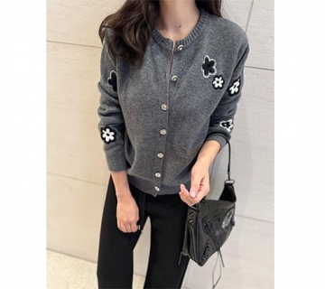 刺繡小花羊毛衫