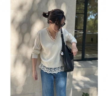 V領拼接蕾絲羊毛衫